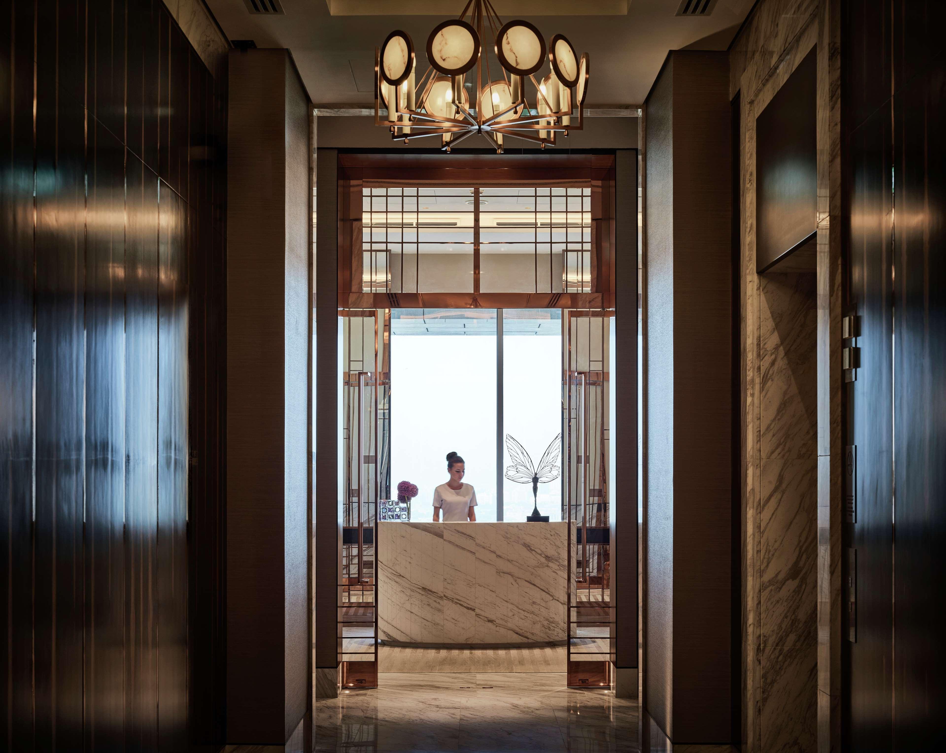 Hotel Waldorf Astoria Dubai International Financial Centre Exteriér fotografie The Concierge