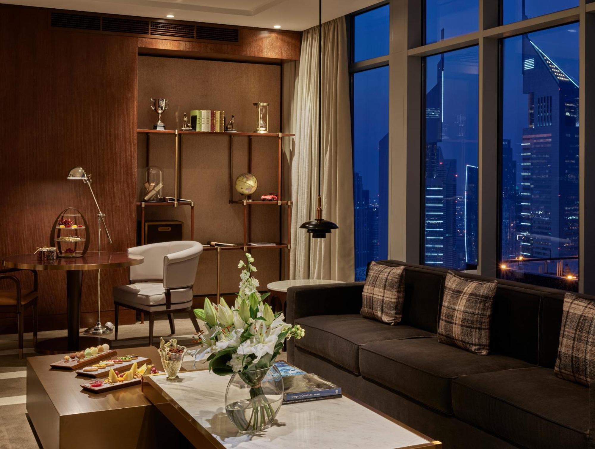 Hotel Waldorf Astoria Dubai International Financial Centre Exteriér fotografie The living room of a suite at the Ritz-Carlton, Dubai